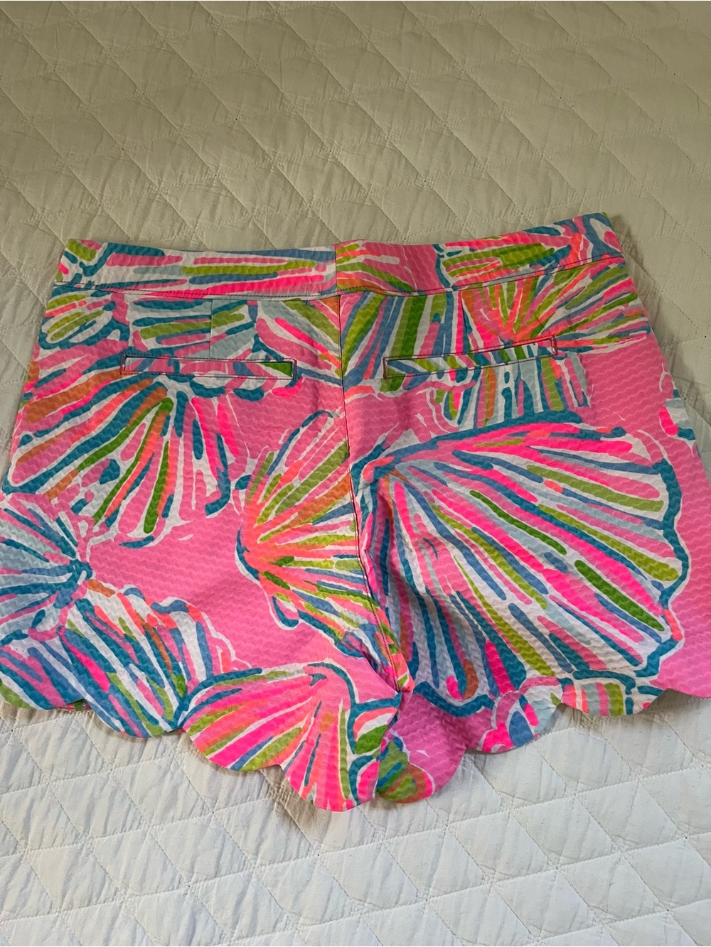 Lilly Pulitzer Pink Tropical Scallop Hem Women's Shorts - Picture 2 of 11